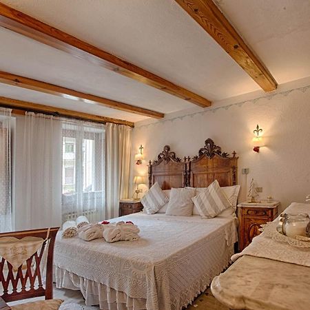 Le Coeur Du Pont Hotel Donnaz Екстериор снимка