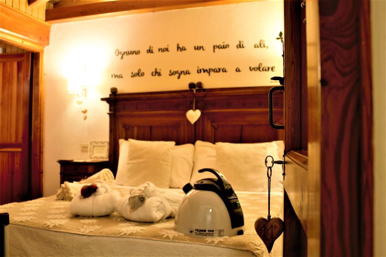 Le Coeur Du Pont Hotel Donnaz Екстериор снимка