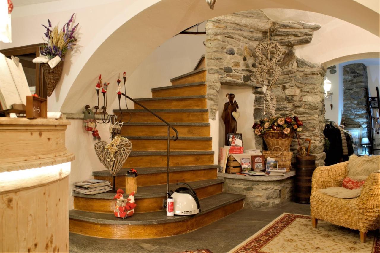 Le Coeur Du Pont Hotel Donnaz Екстериор снимка