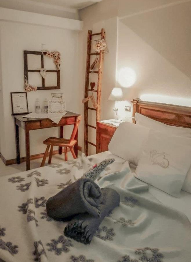 Le Coeur Du Pont Hotel Donnaz Екстериор снимка