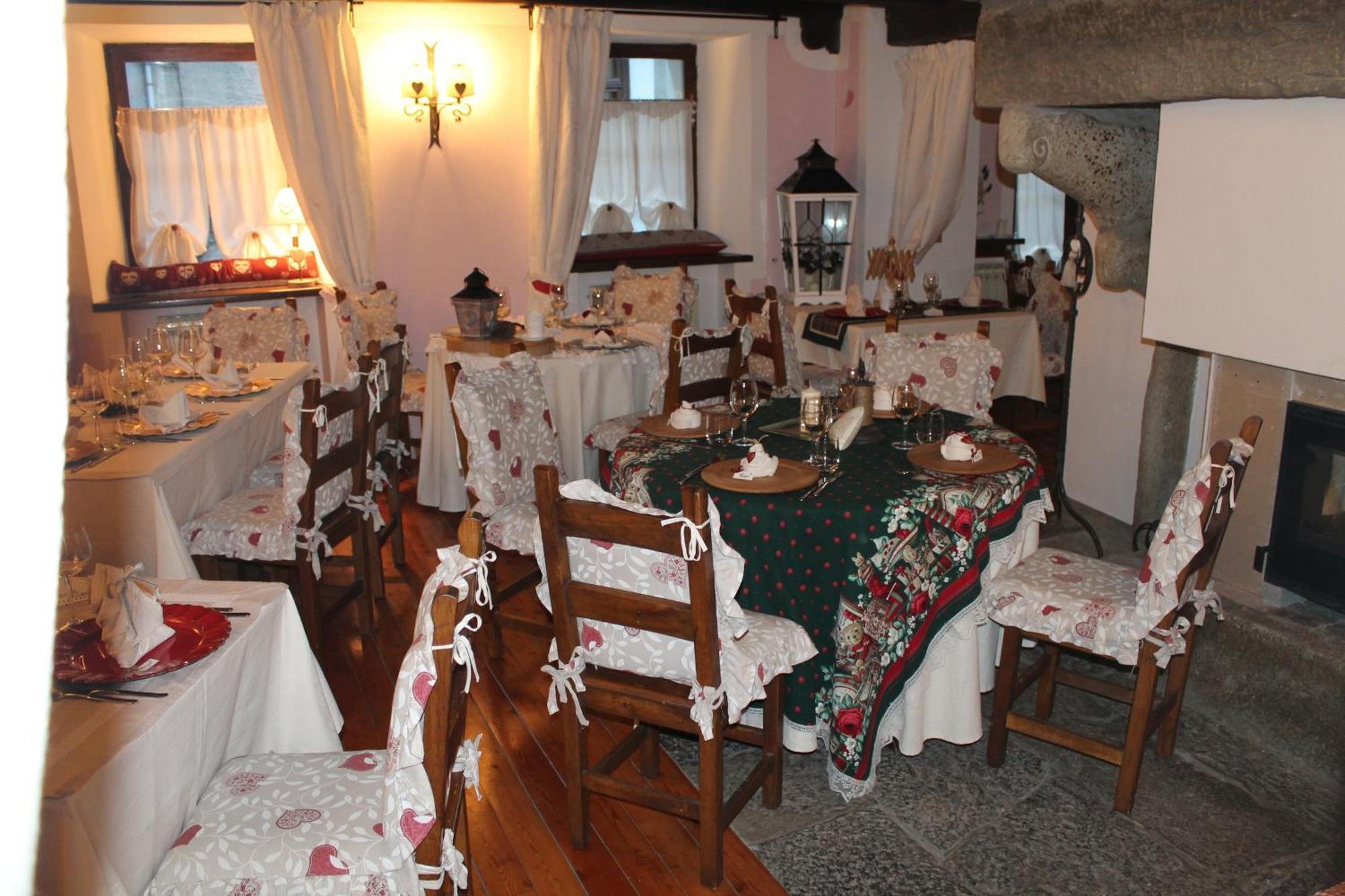 Le Coeur Du Pont Hotel Donnaz Екстериор снимка