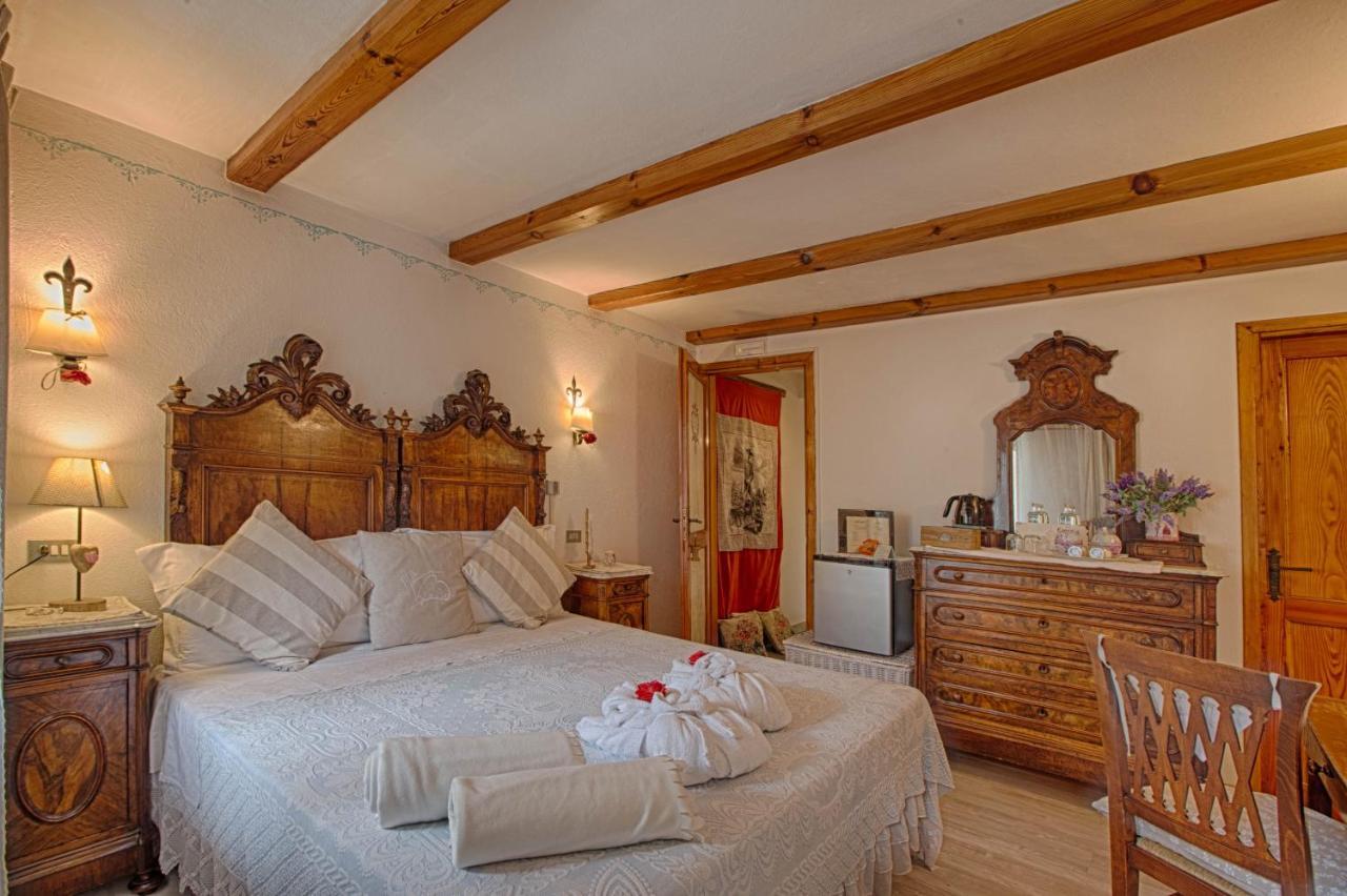 Le Coeur Du Pont Hotel Donnaz Екстериор снимка